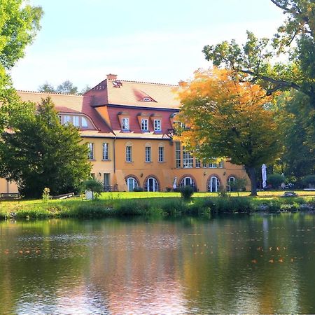 Schloss Цеденик Экстерьер фото
