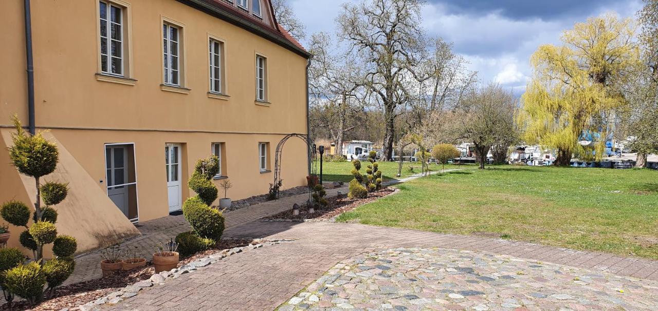 Schloss Цеденик Экстерьер фото