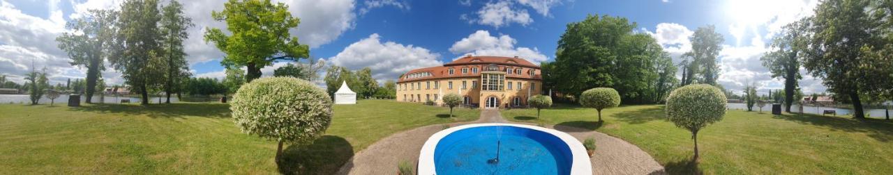 Schloss Цеденик Экстерьер фото